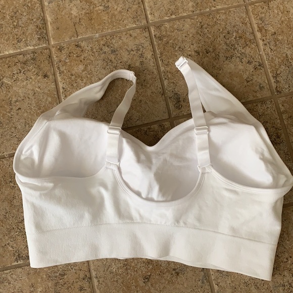 Puma Women's Sports Bra Seamless Removable Cups . - Picture 2 of 9